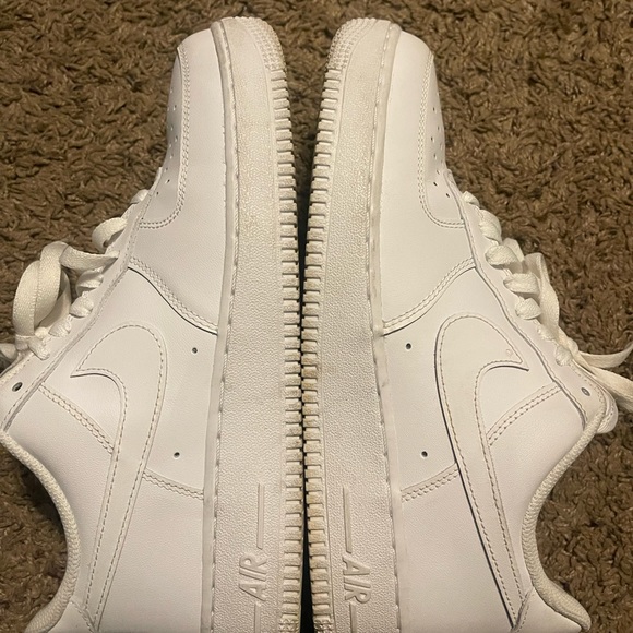 AF1 barely worn, slight scuffing on bottom! Feel free to make an offer!! - Picture 4 of 6